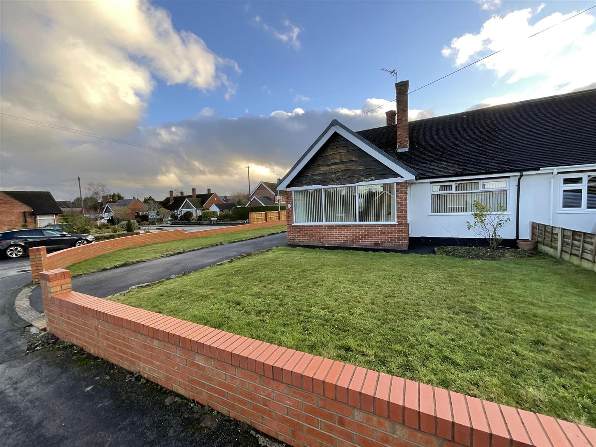  Detached bungalow To Let