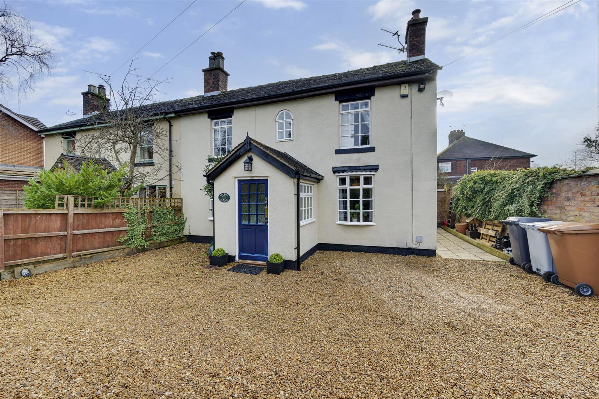 3 bedroom Cottage For Sale