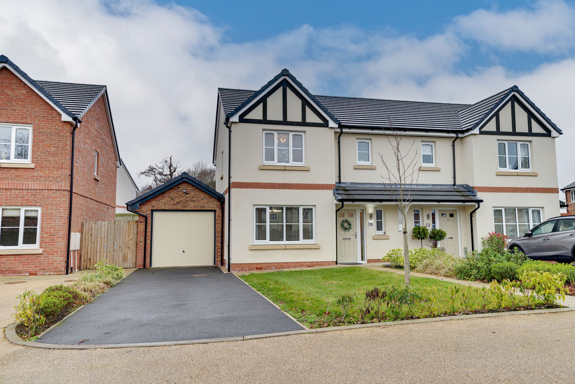 3 bedroom Detached house For Sale