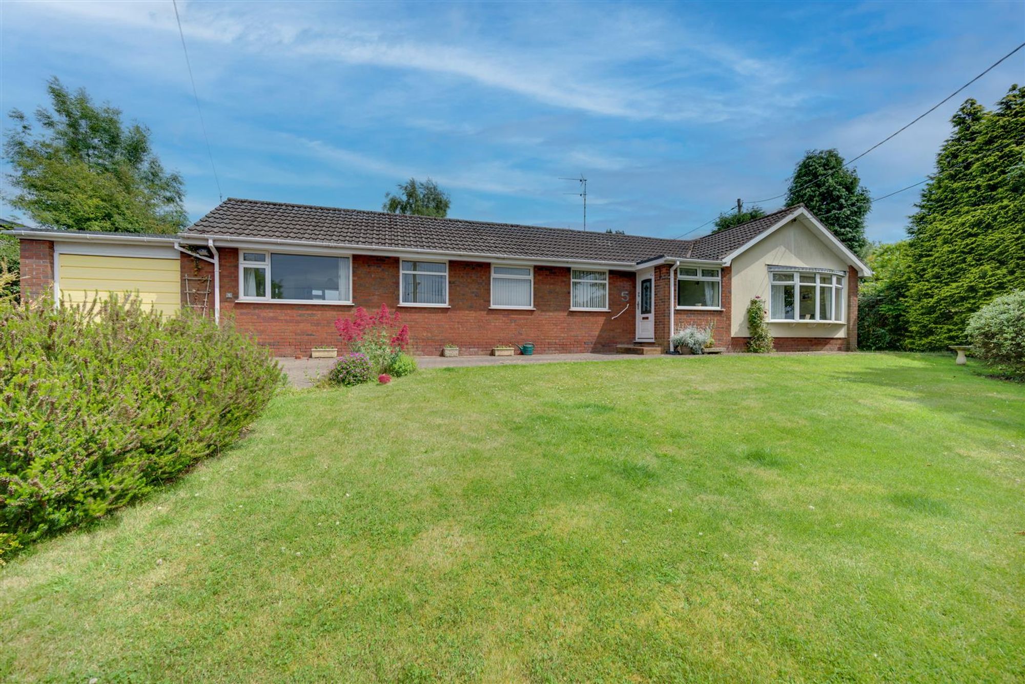  Detached bungalow For Sale