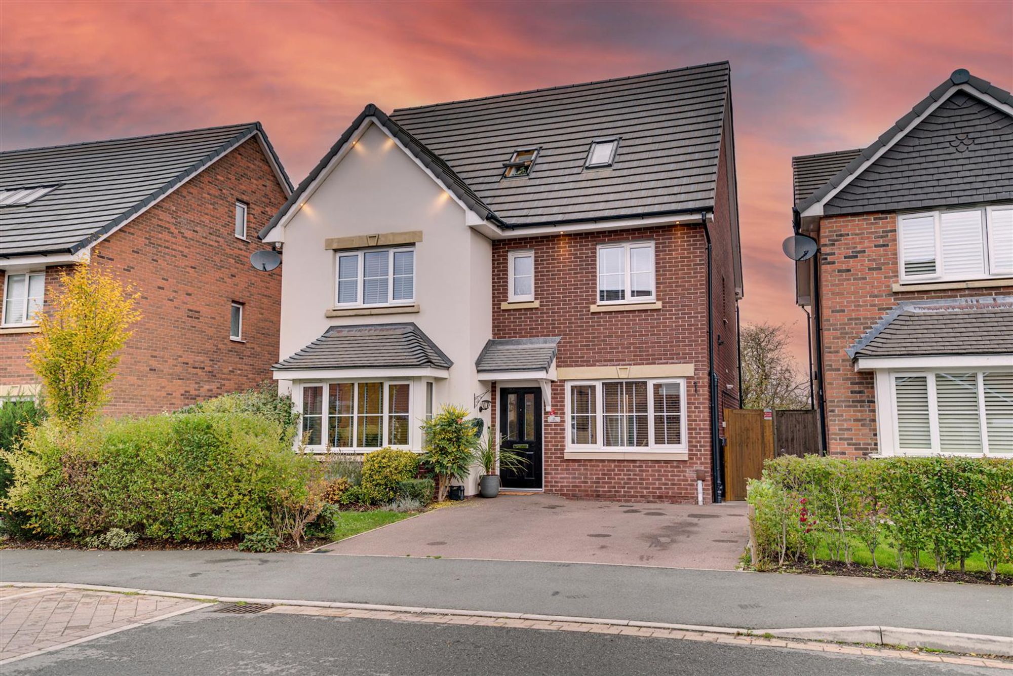 6 bedroom Detached house For Sale