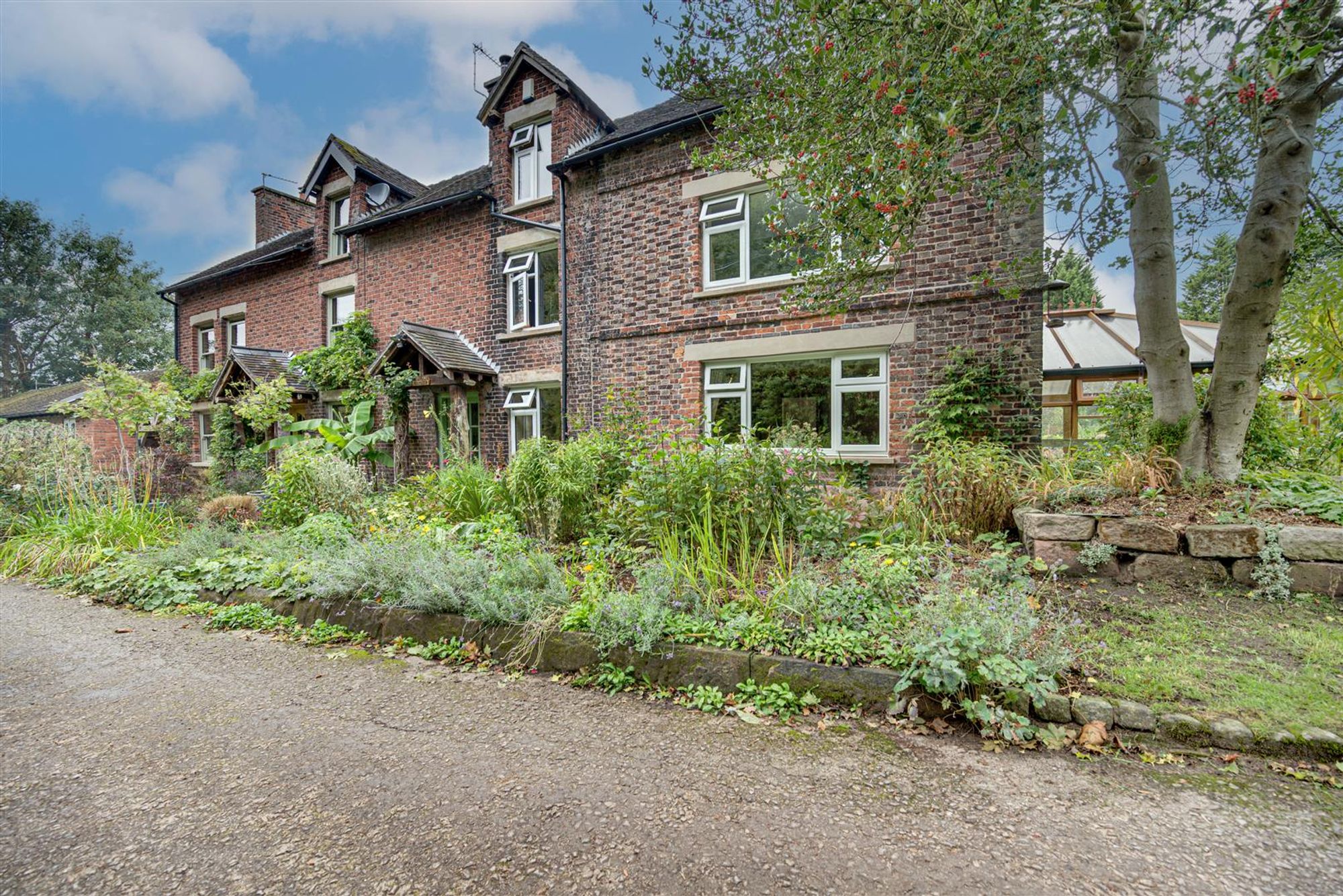 3 bedroom Cottage For Sale