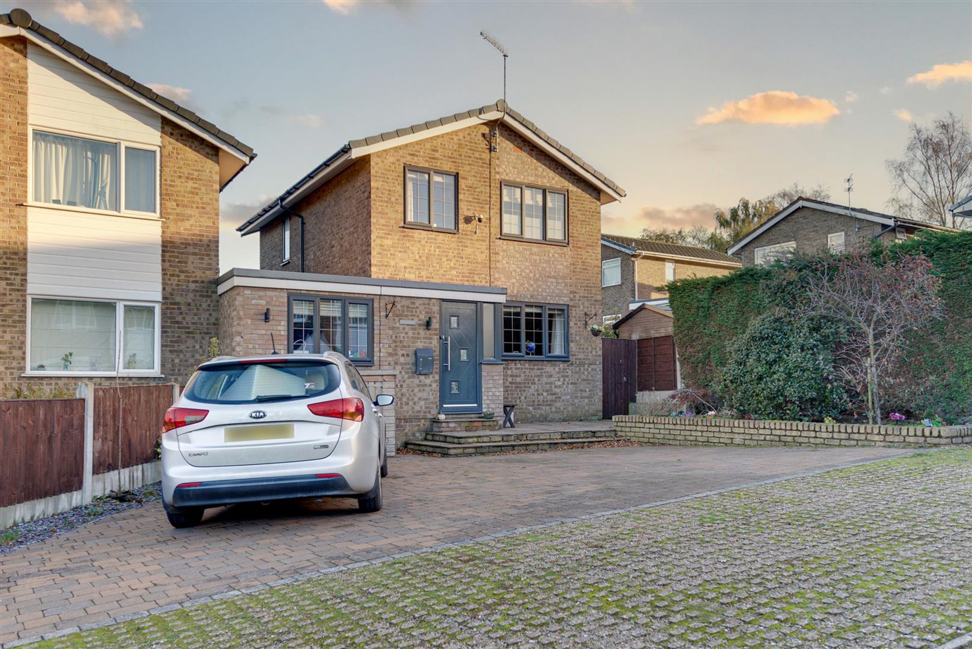 4 bedroom Link detached house For Sale