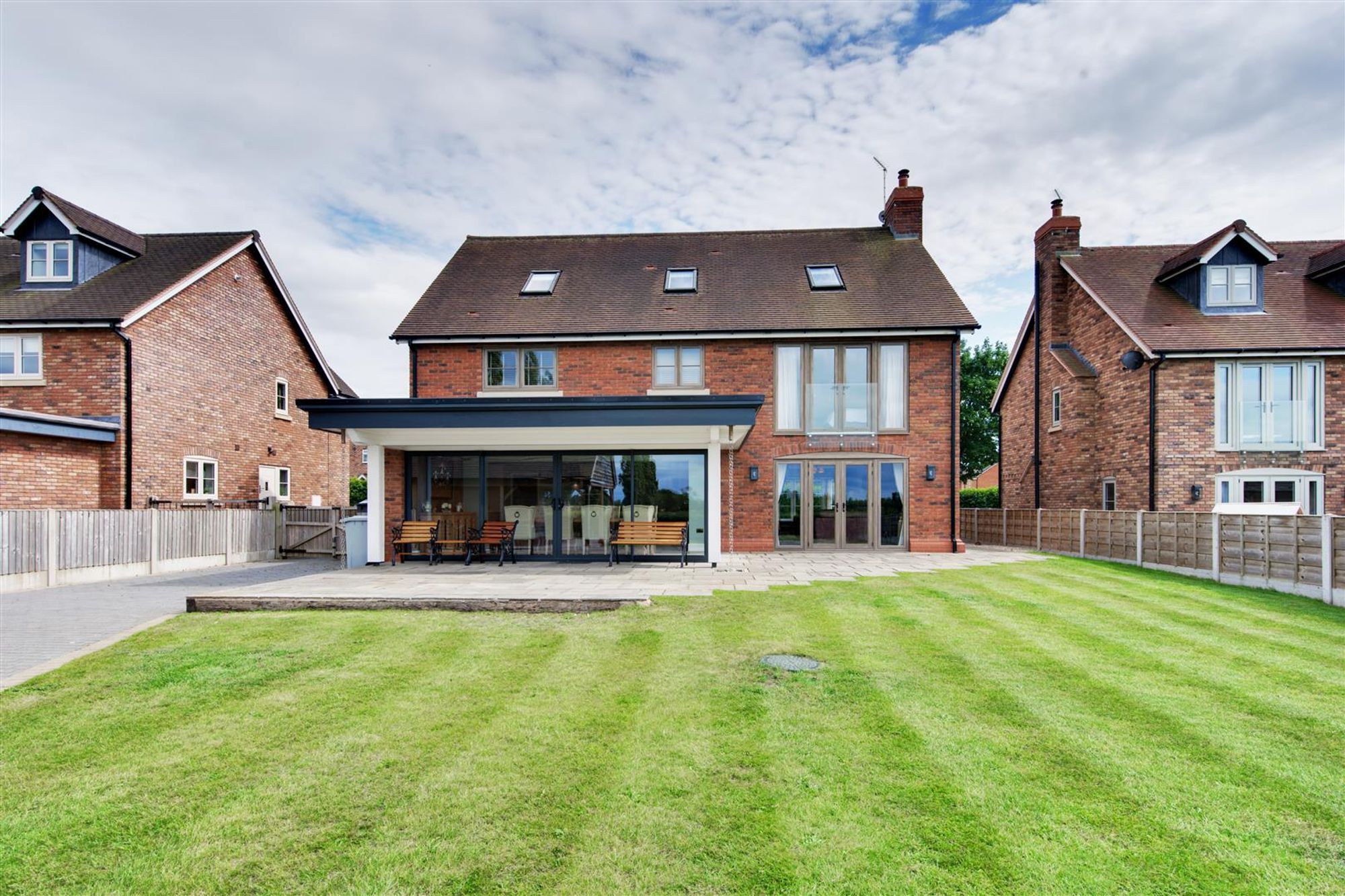 7 bedroom Terraced House For Sale