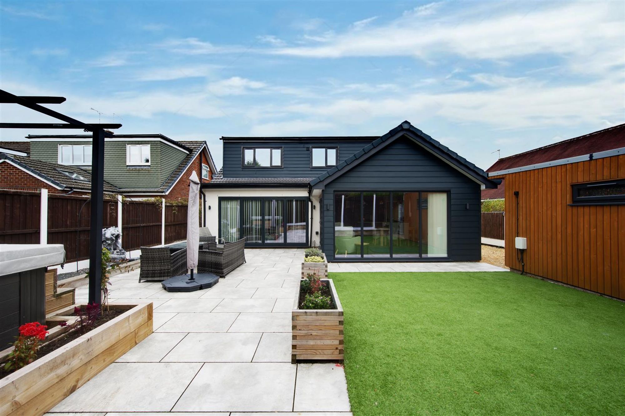4 bedroom Studio flat For Sale