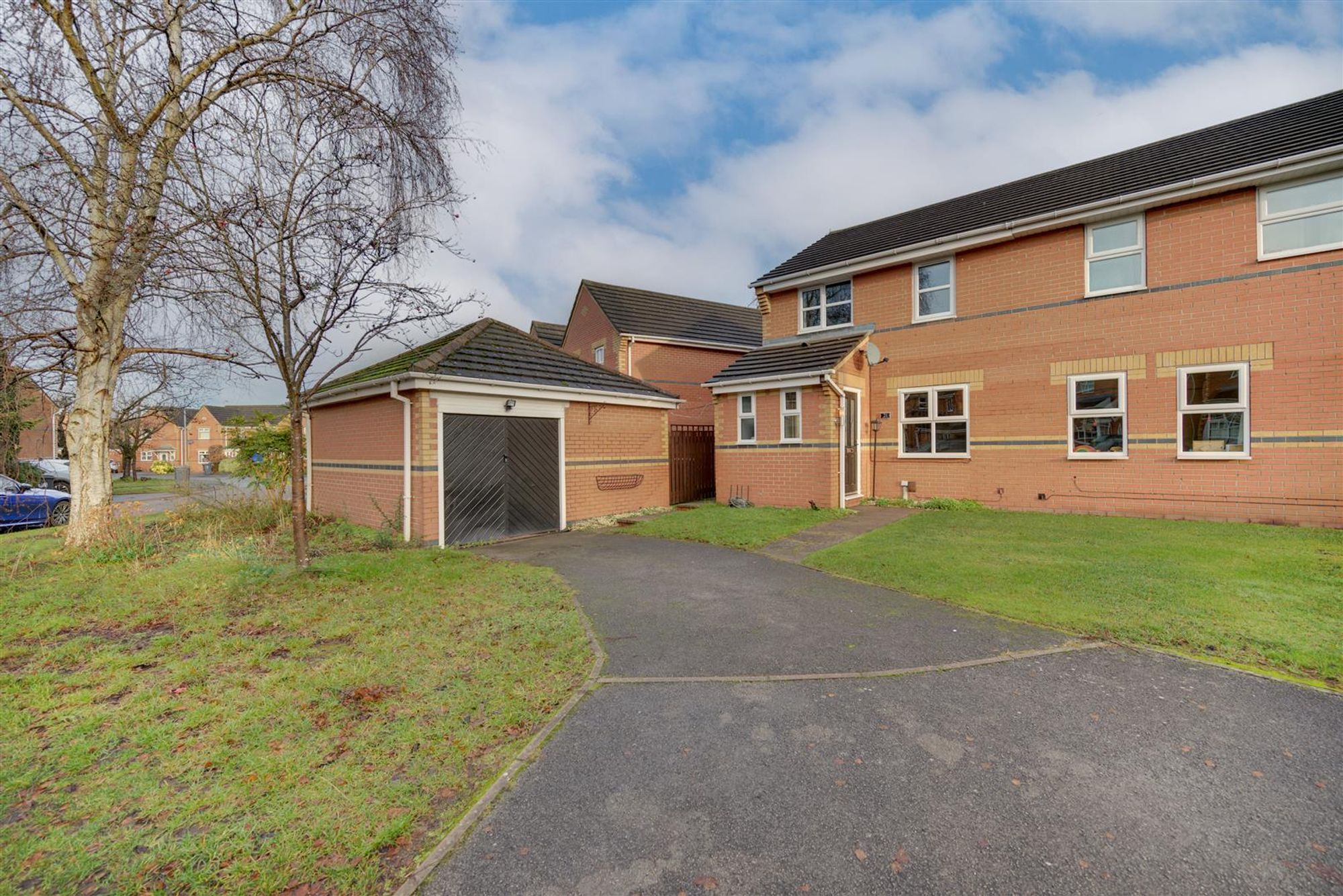 3 bedroom Semi-detached house For Sale