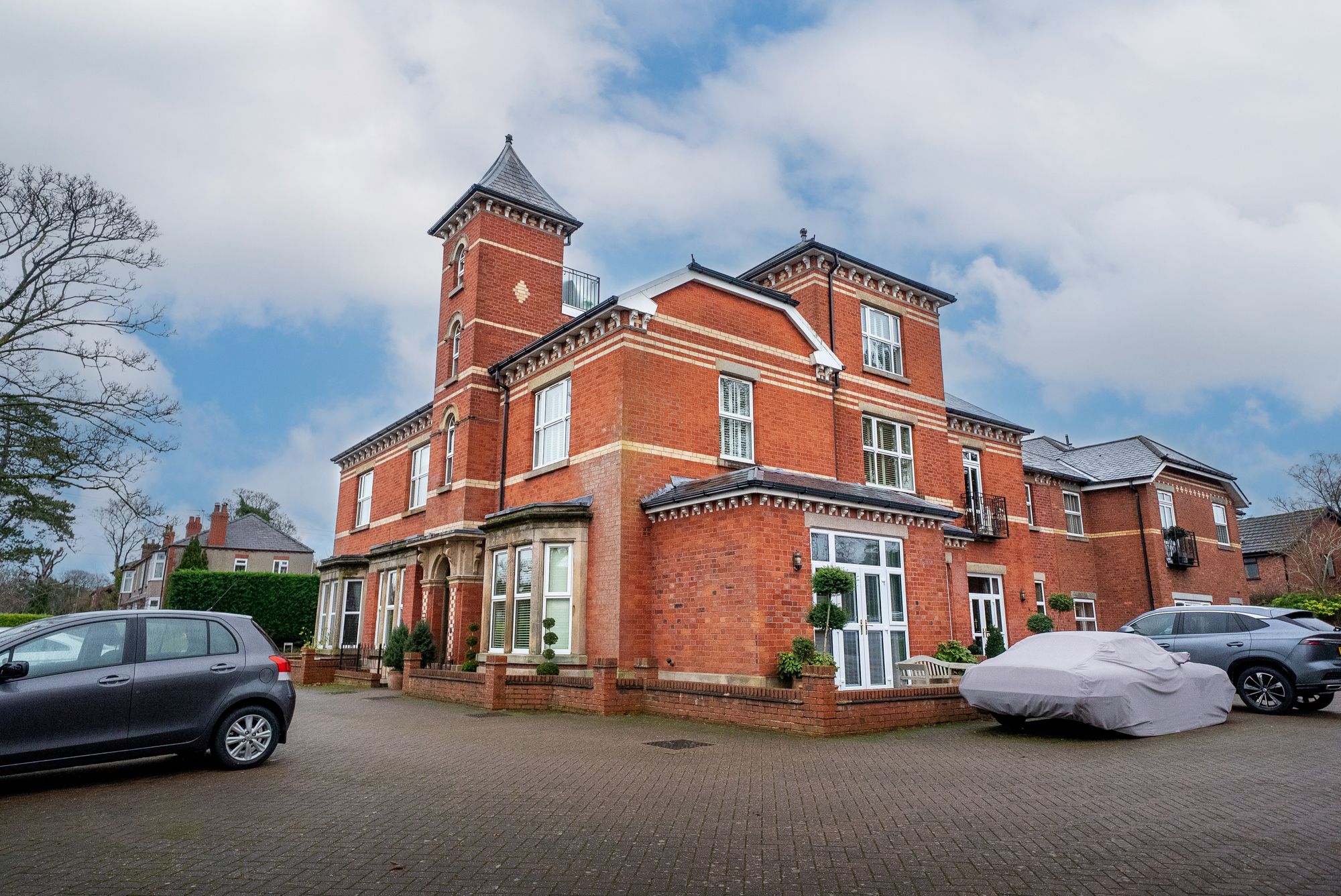 2 bedroom Apartment For Sale