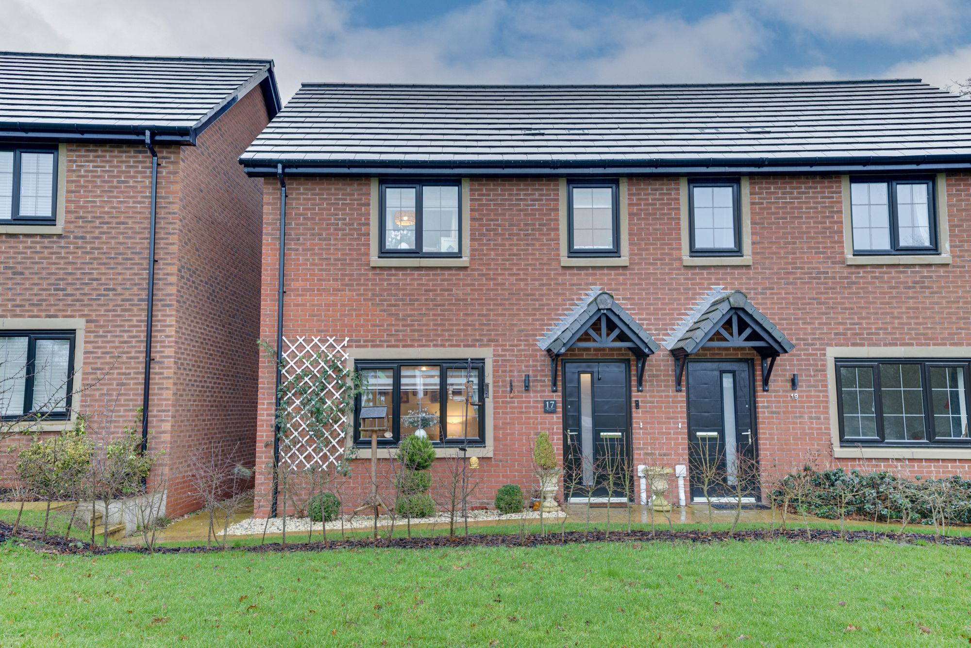 3 bedroom Semi-detached house For Sale