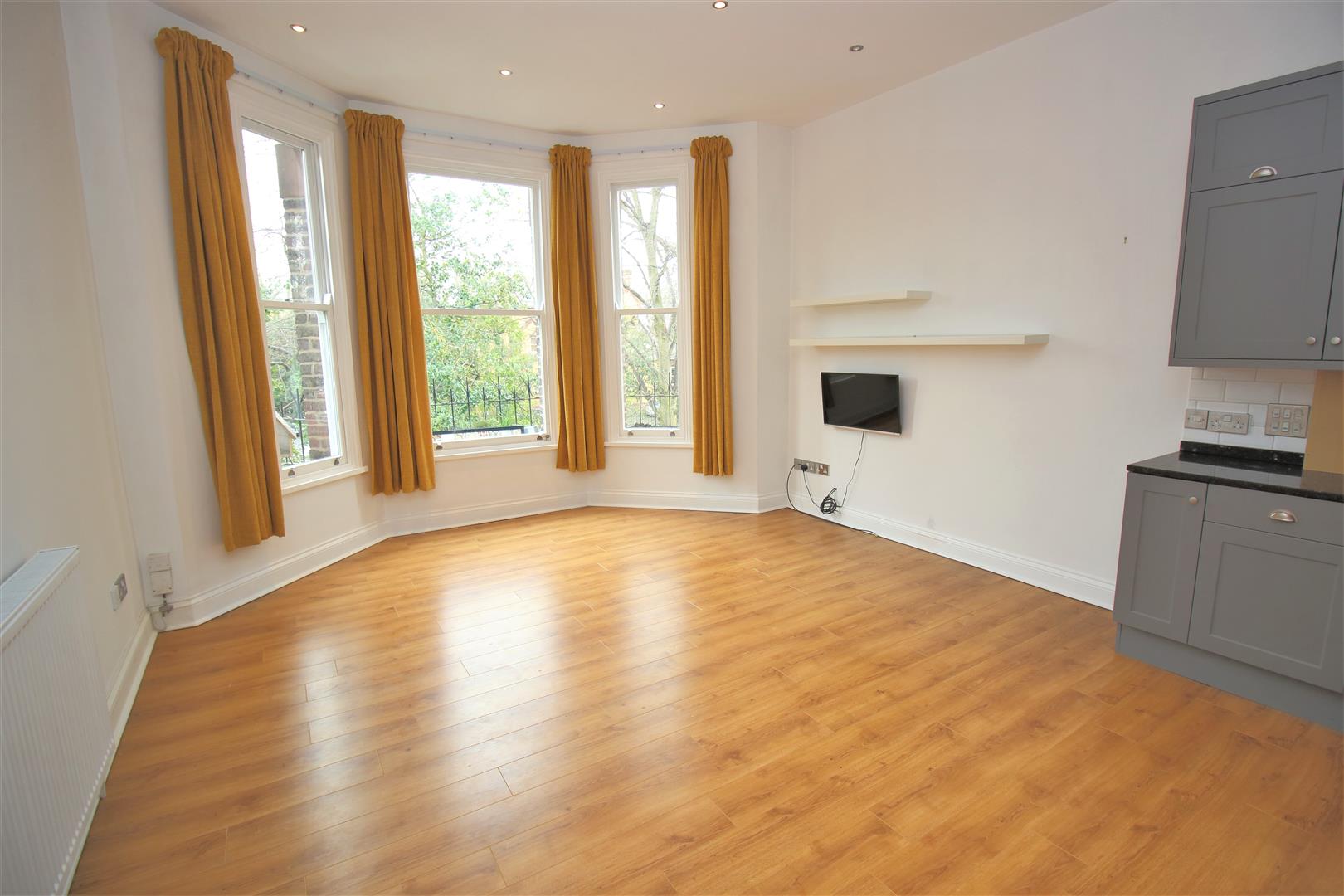 2 bedroom Flat share Let