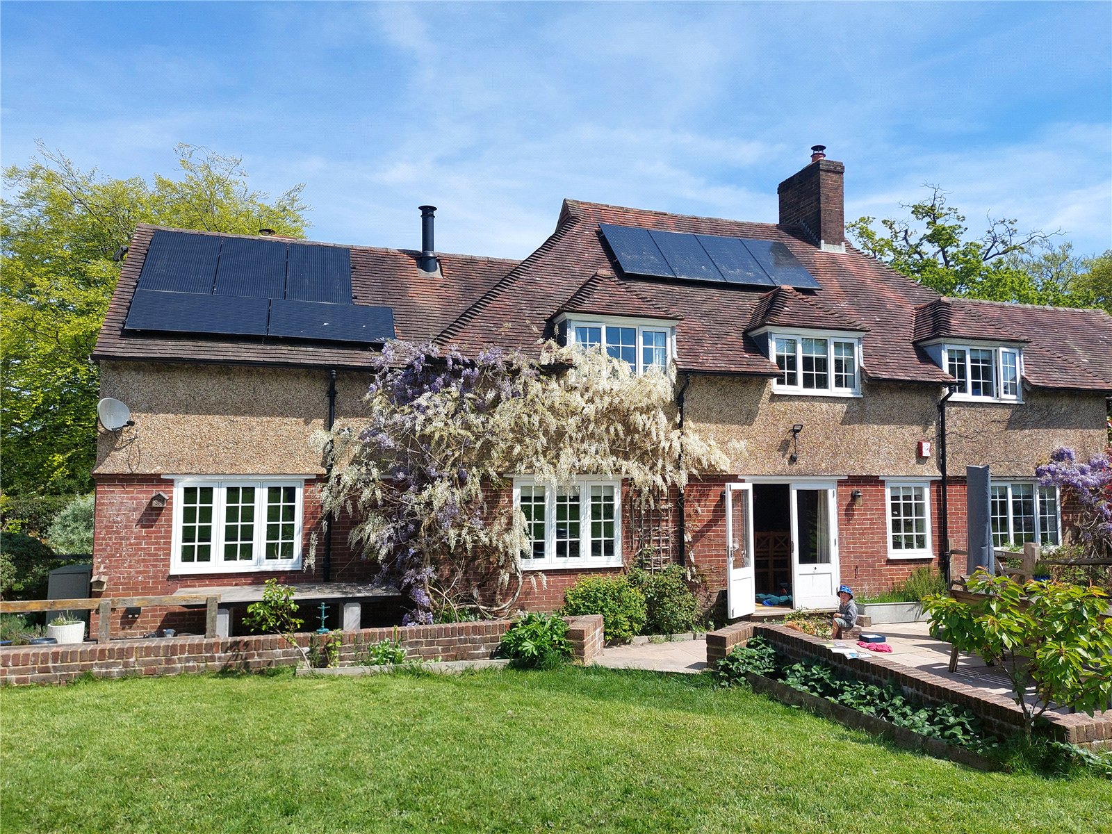 4 bedroom Semi-detached house Under Offer