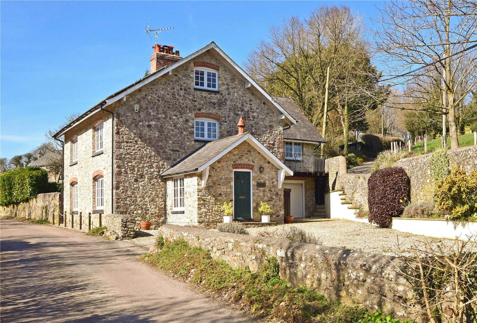 5 bedroom House (unspecified) Under Offer