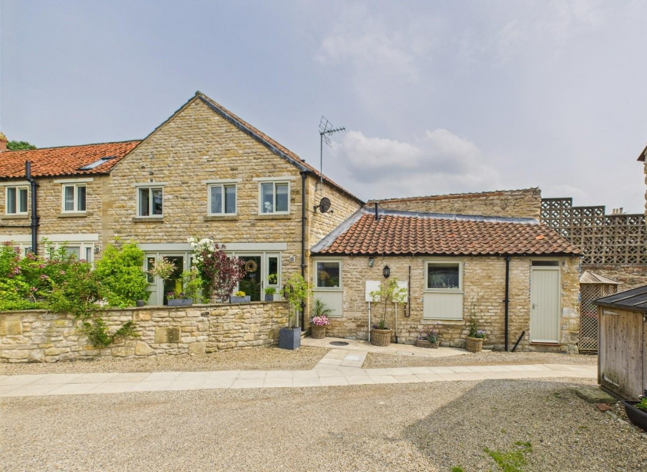 2 bedroom Cottage For Sale