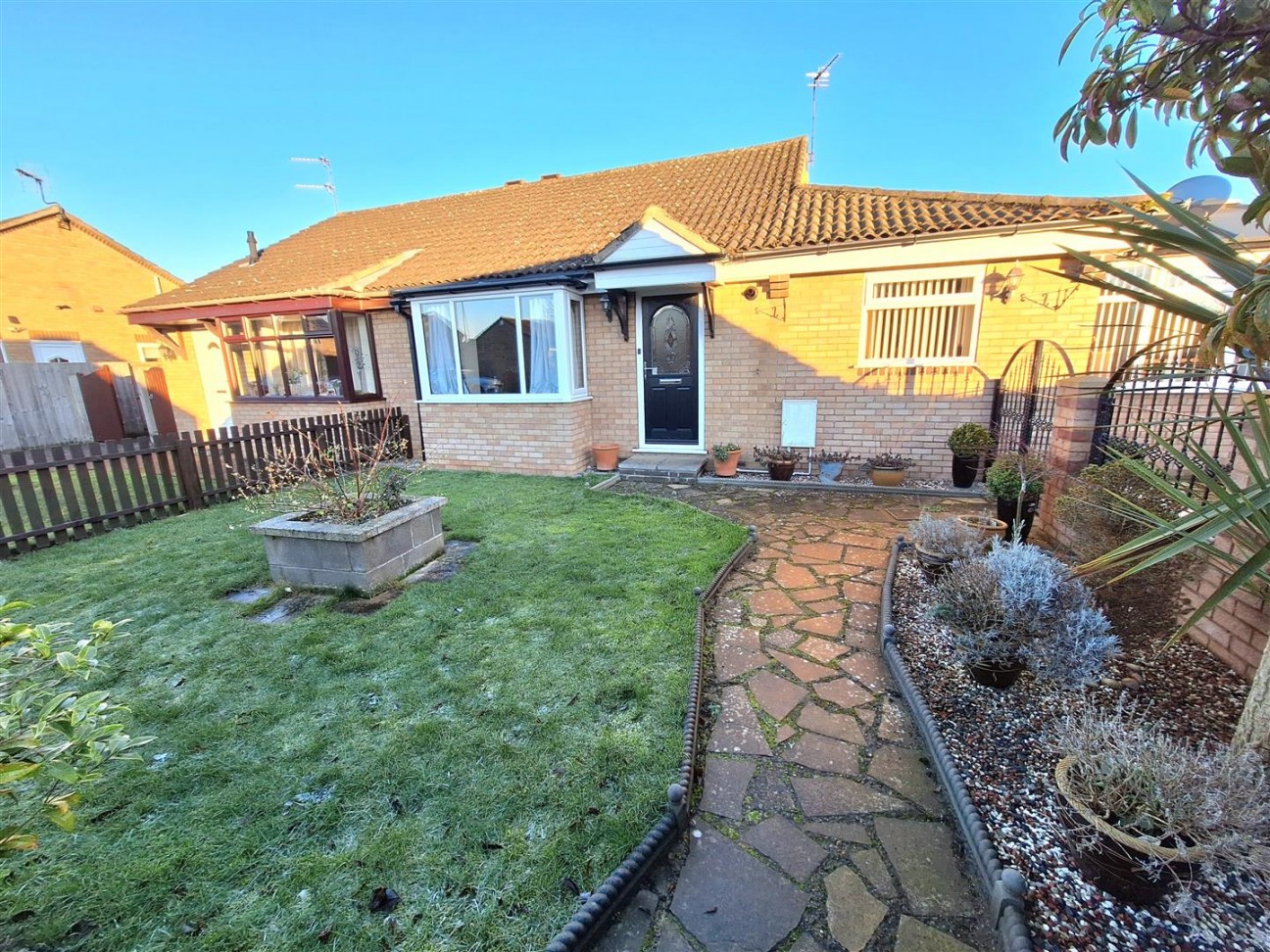 2 bedroom Semi-detached bungalow For Sale