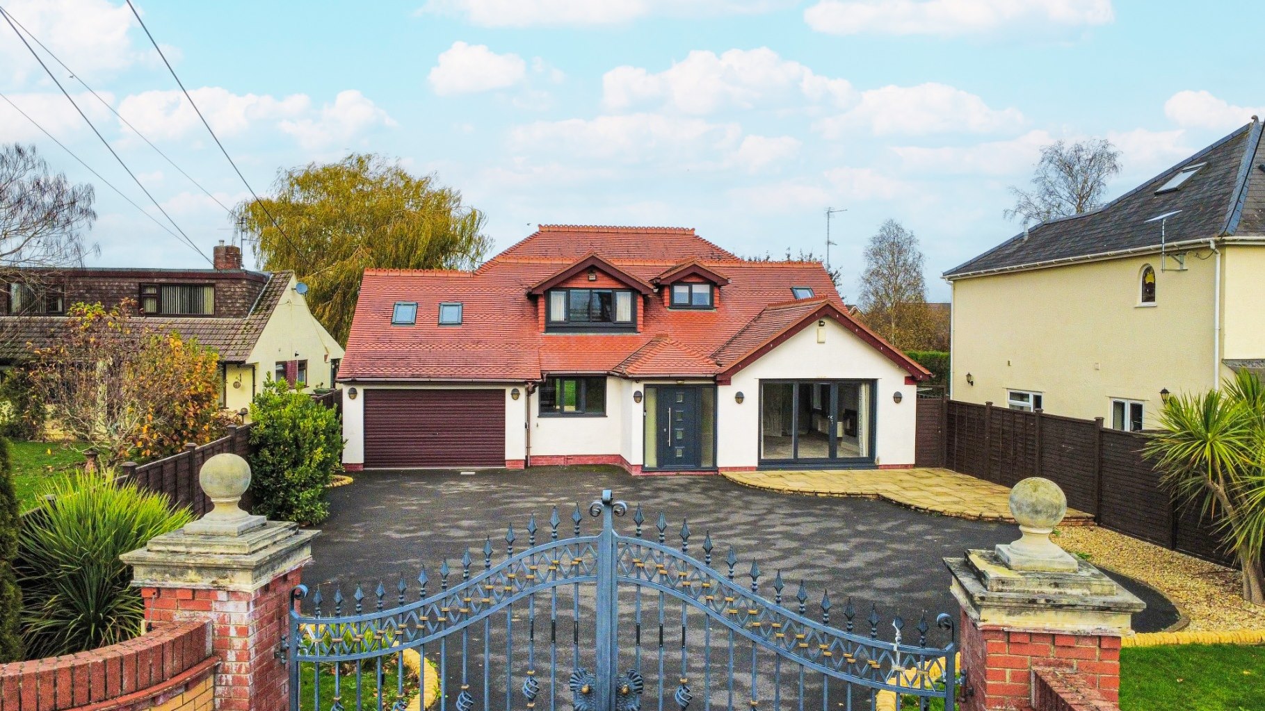5 bedroom House (unspecified) Under Offer