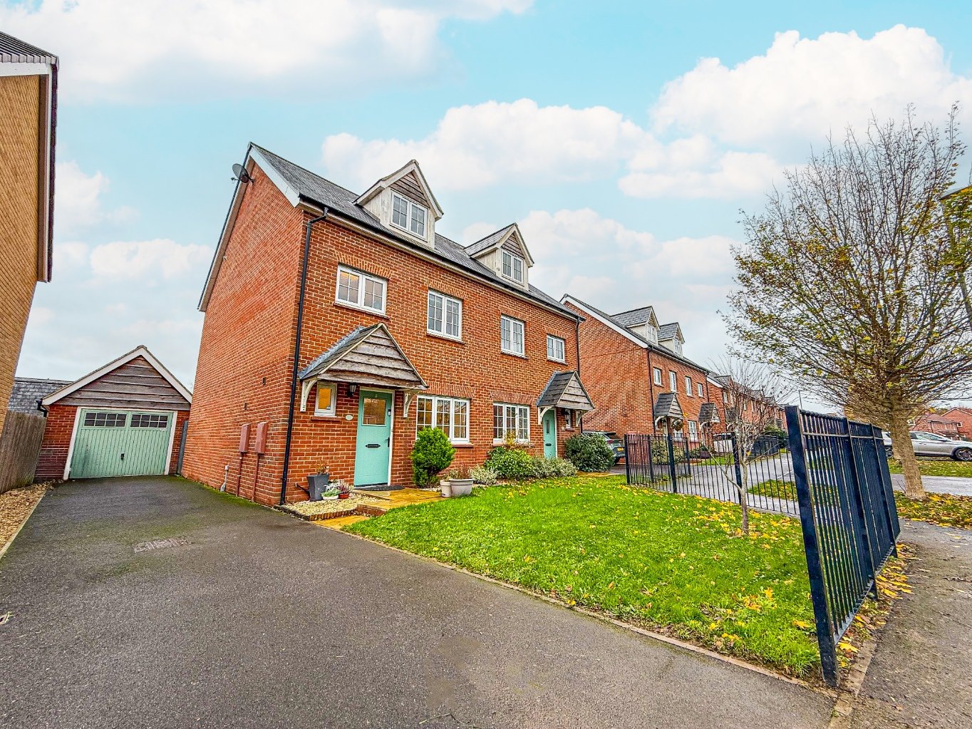 4 bedroom House (unspecified) Under Offer