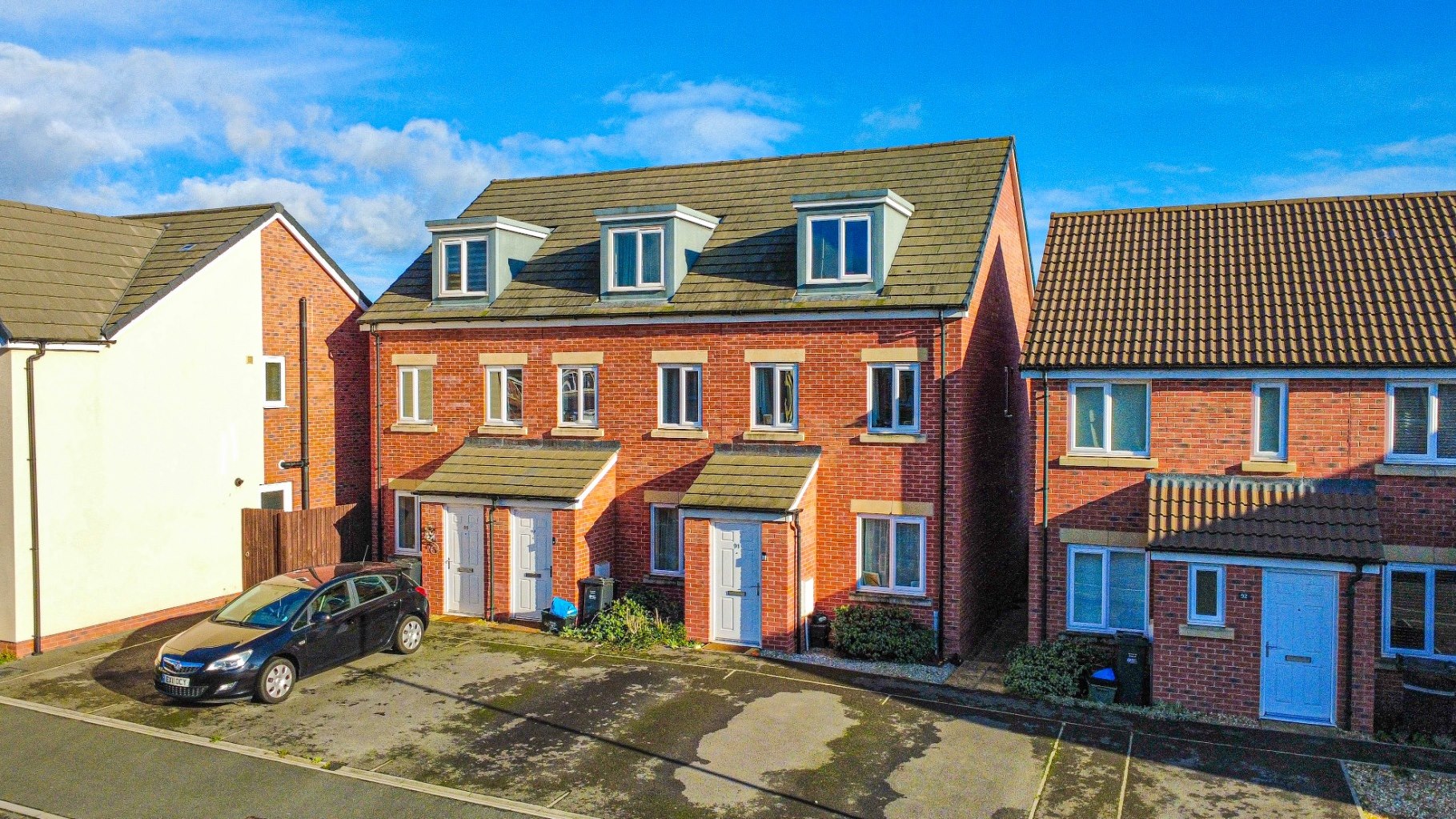 3 bedroom House (unspecified) Under Offer