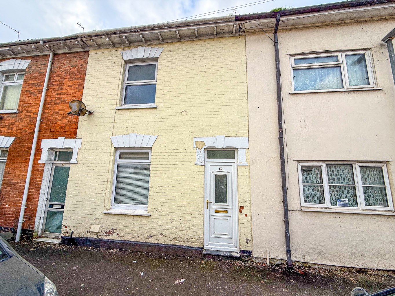 2 bedroom House (unspecified) Under Offer