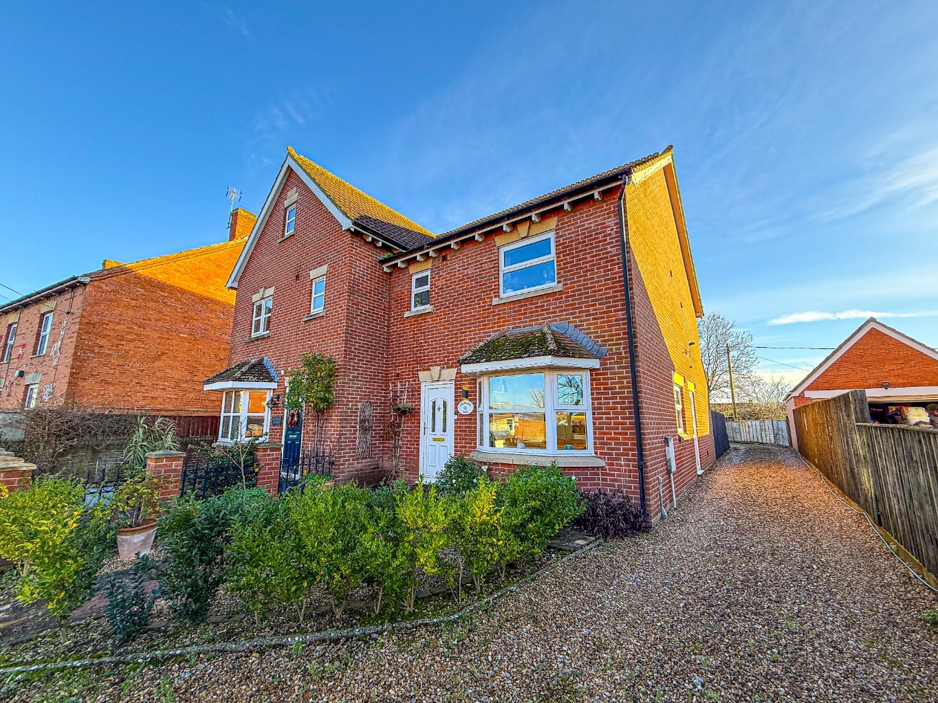 4 bedroom House (unspecified) Under Offer