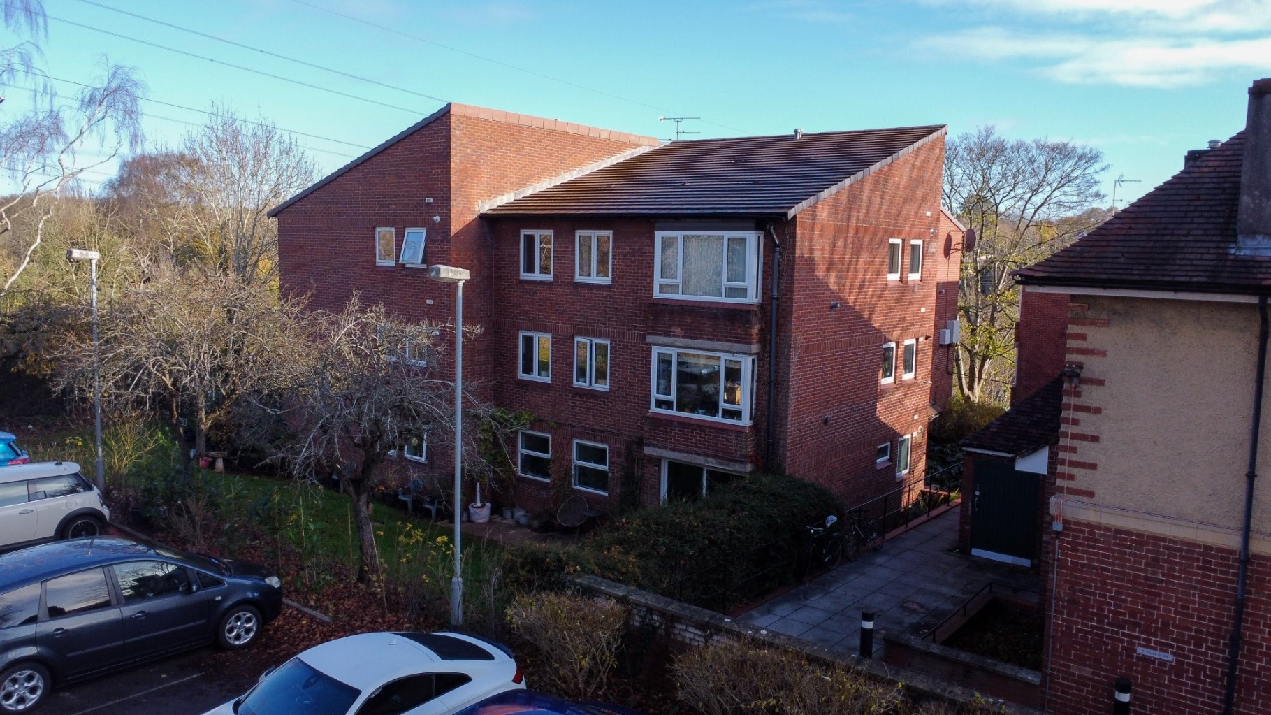 2 bedroom Flat For Sale