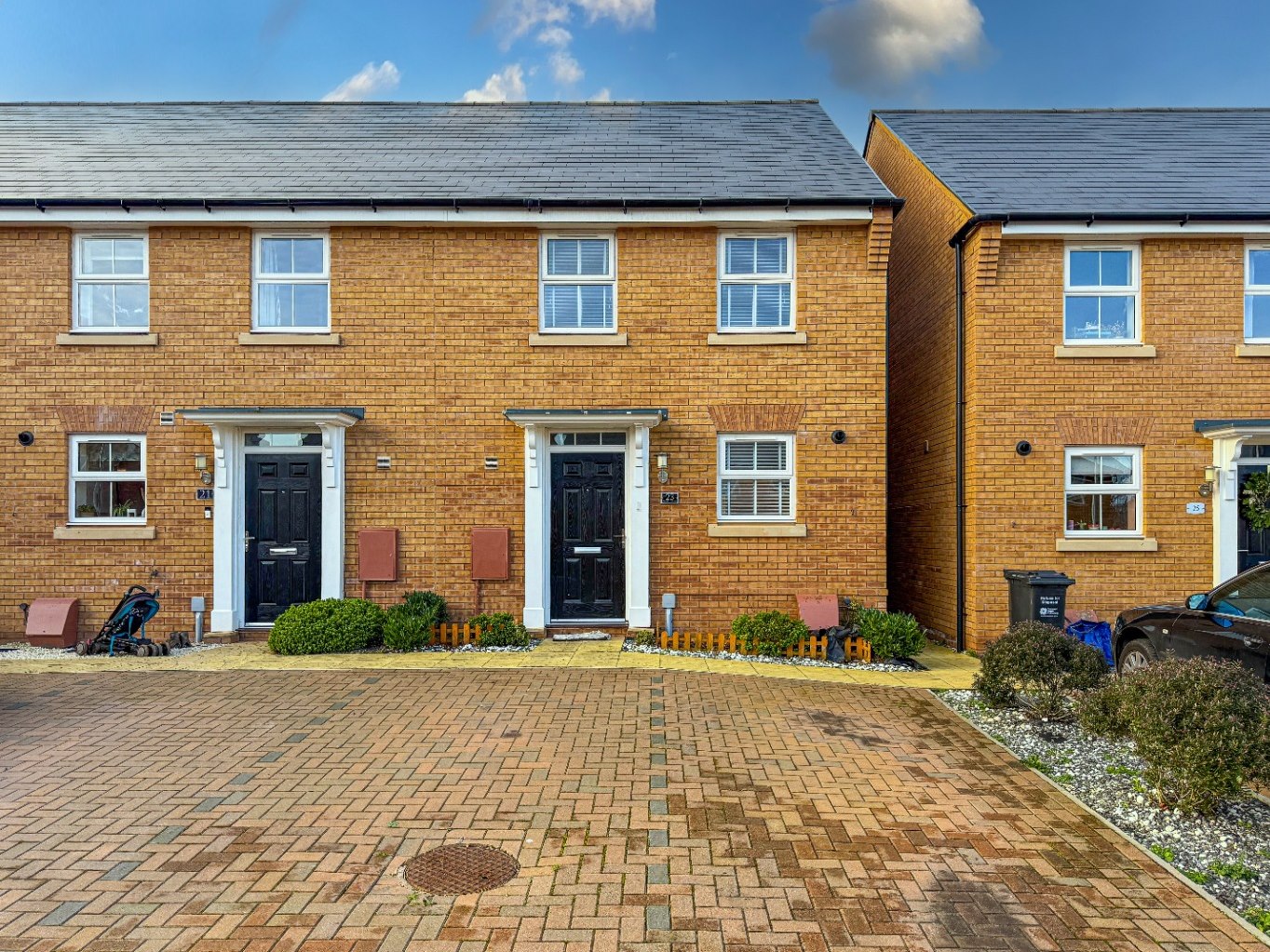 3 bedroom Semi-detached house Let