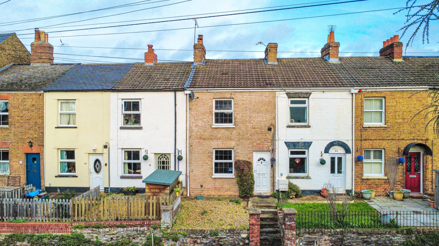 2 bedroom House (unspecified) Under Offer