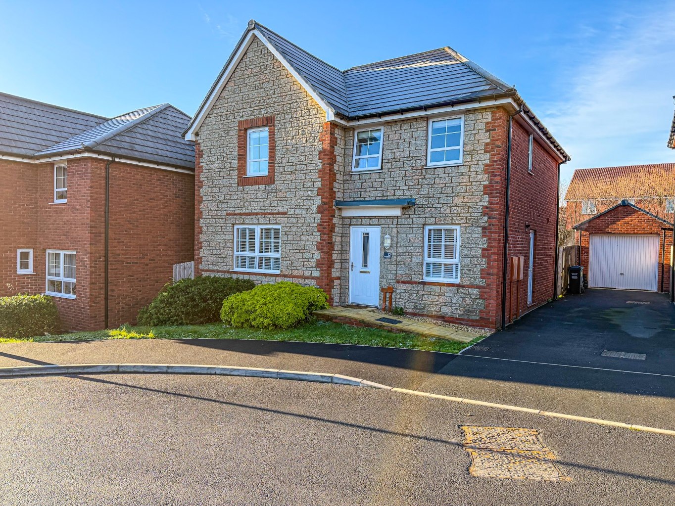 4 bedroom House (unspecified) Under Offer