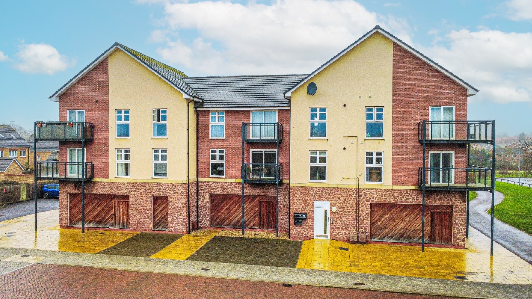 1 bedroom Apartment For Sale