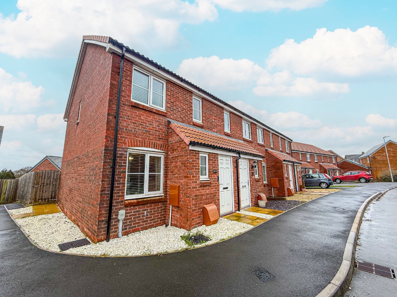 2 bedroom House (unspecified) Under Offer