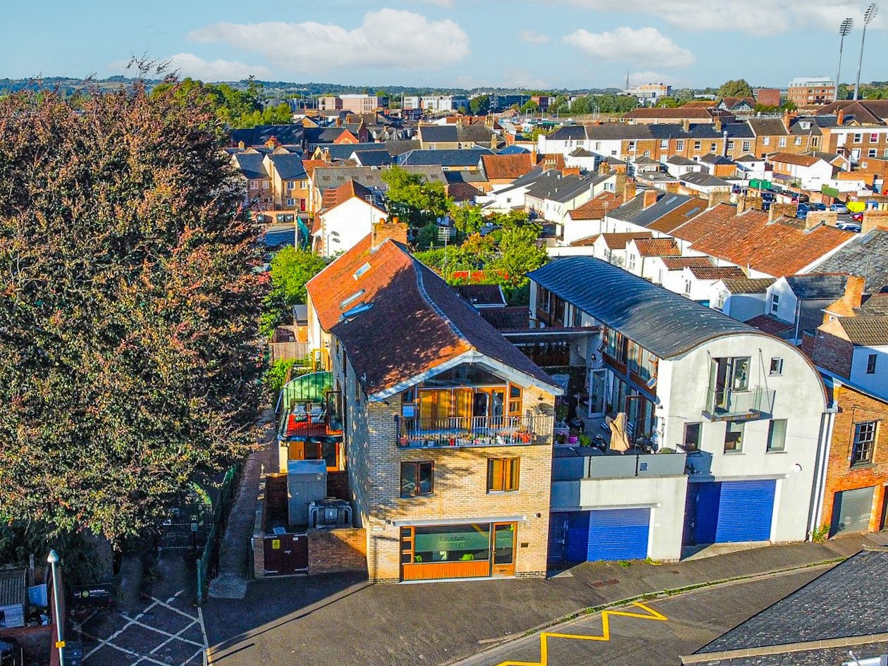 2 bedroom Apartment Under Offer