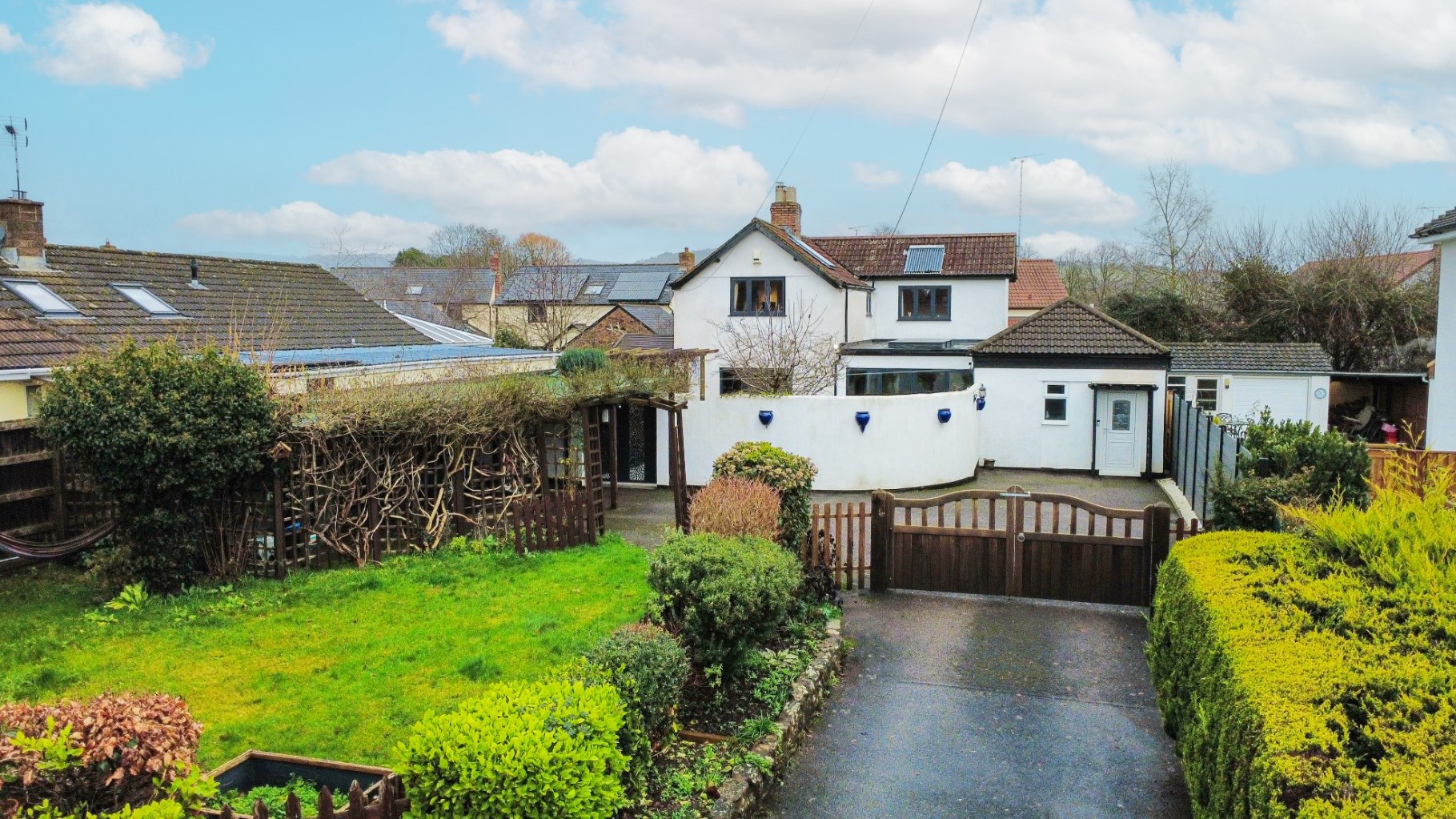 3 bedroom House (unspecified) Under Offer