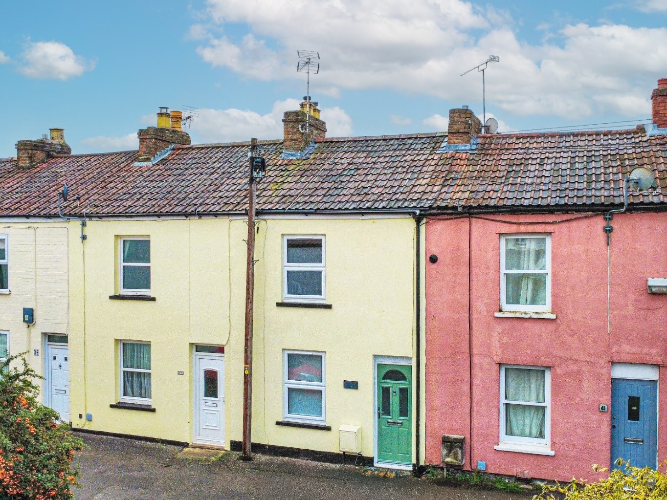 2 bedroom House (unspecified) Under Offer