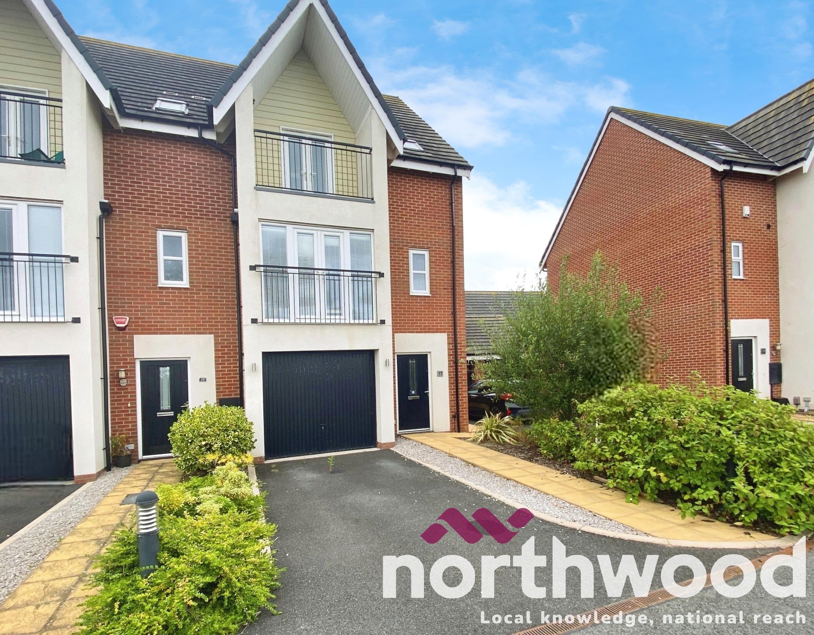 5 bedroom Town house Under Offer