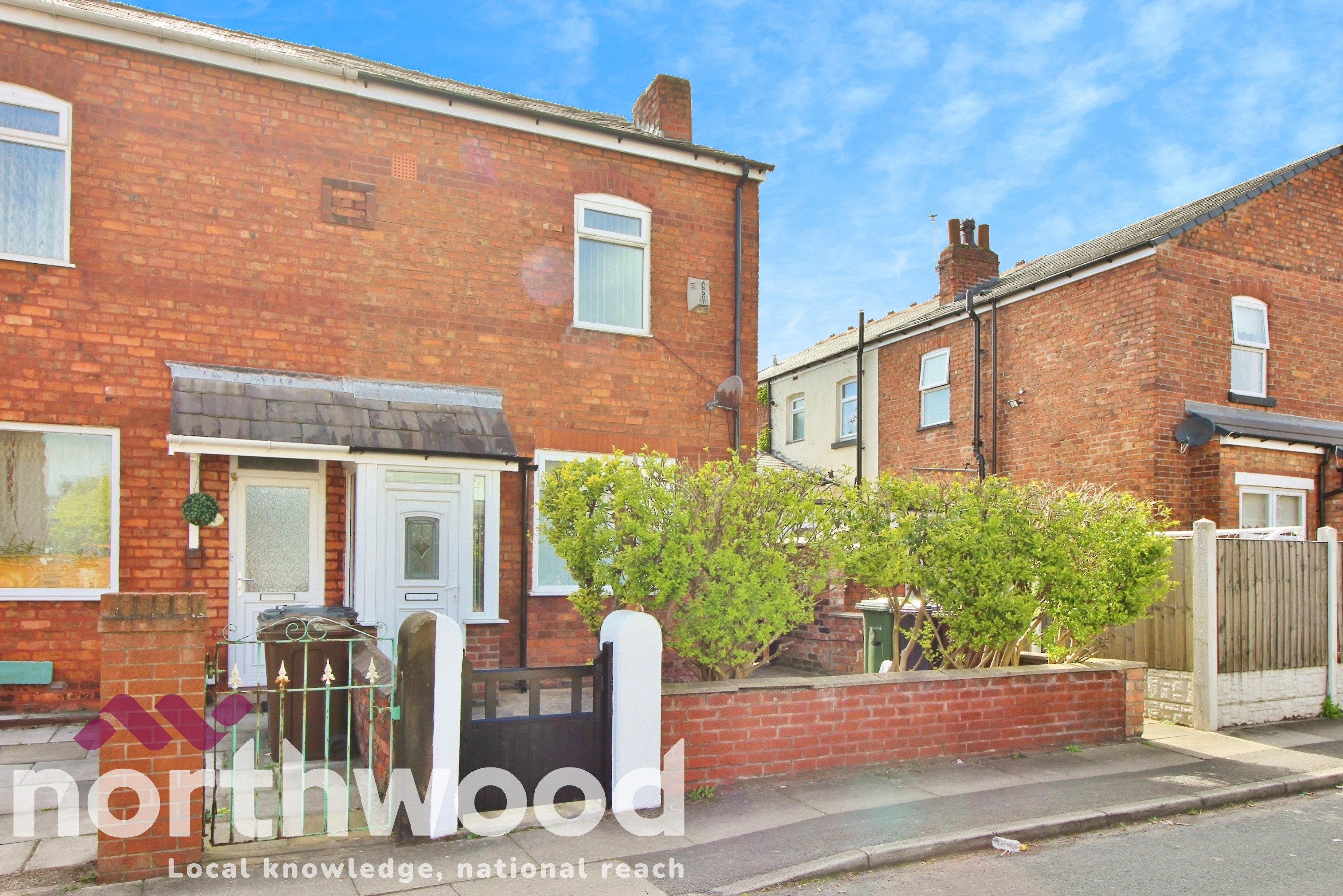 3 bedroom Semi-detached house To Let