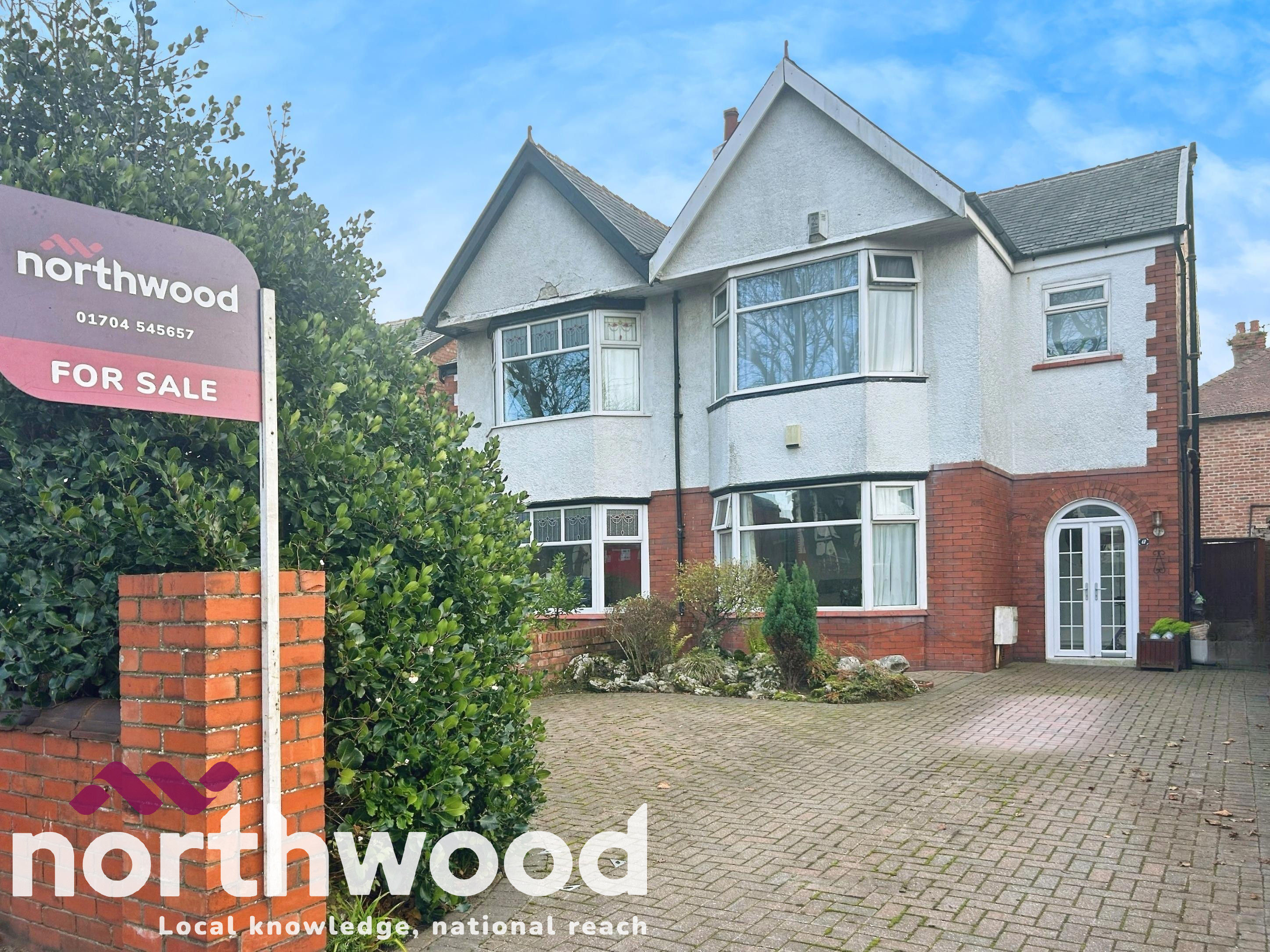 3 bedroom Semi-detached house For Sale