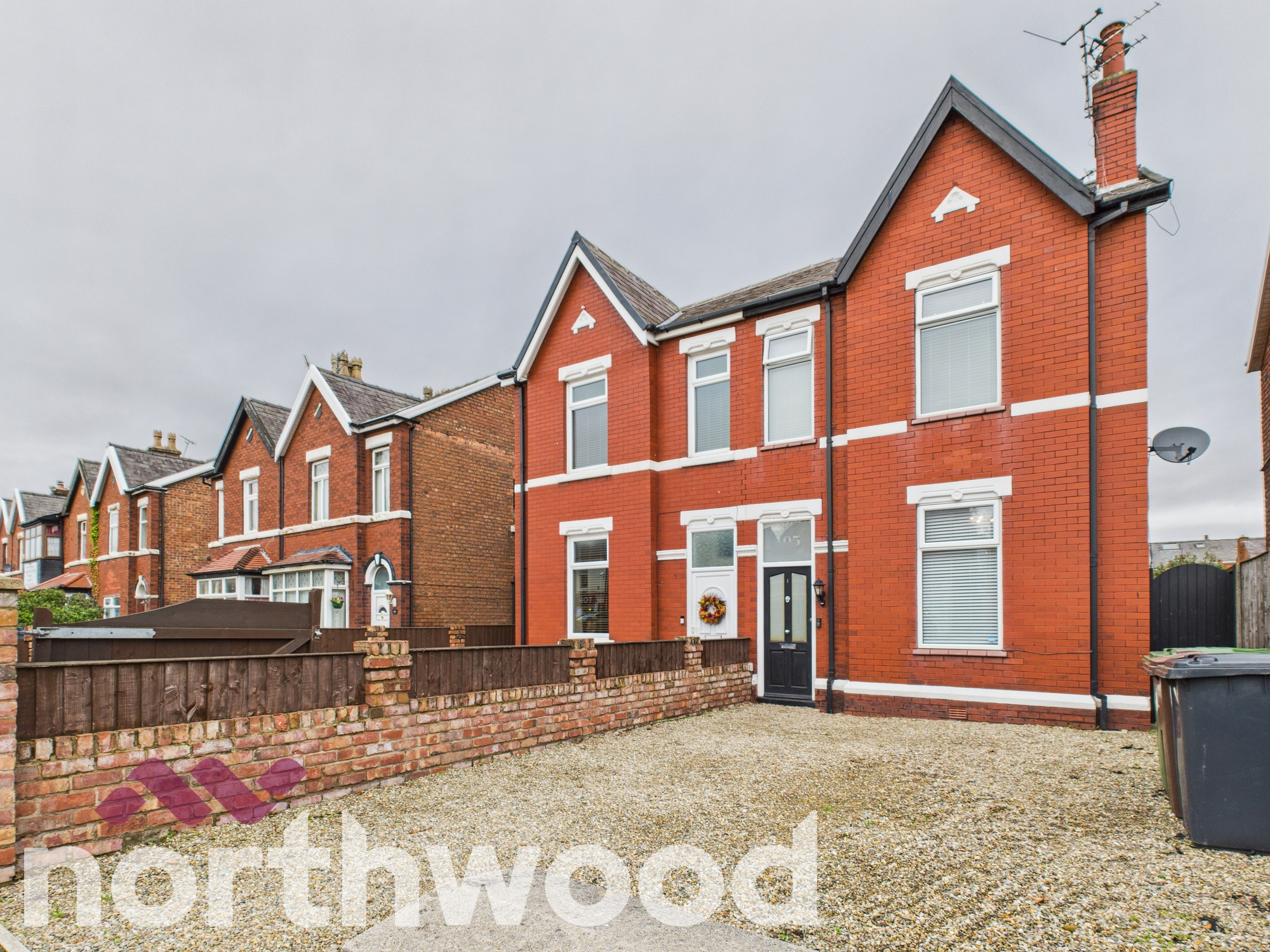 2 bedroom Semi-detached house For Sale