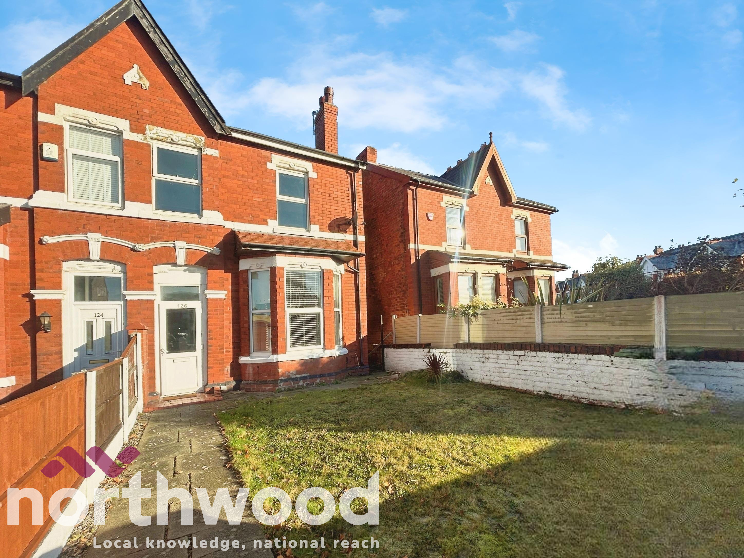 3 bedroom Semi-detached house Under Offer