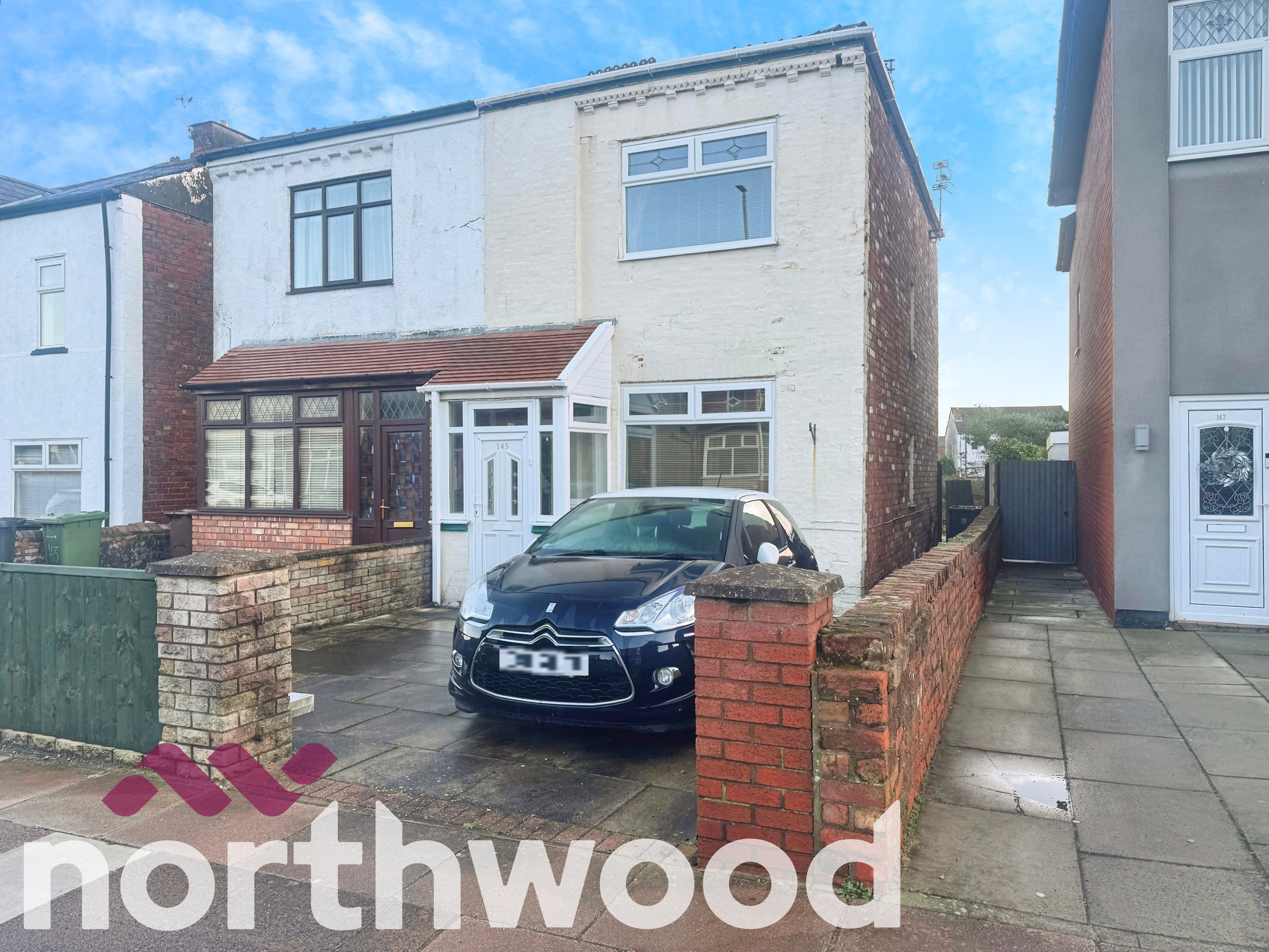 3 bedroom Semi-detached house Under Offer