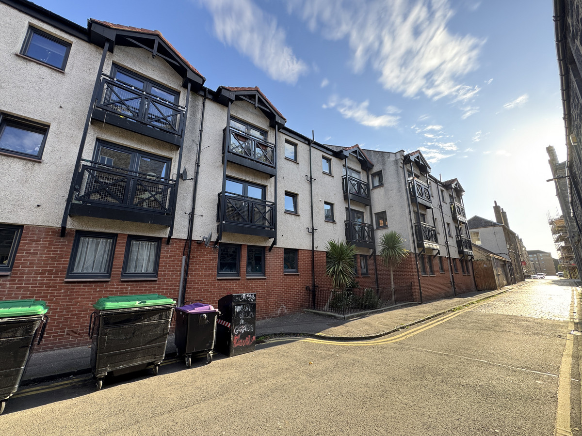 2 bedroom Apartment To Let