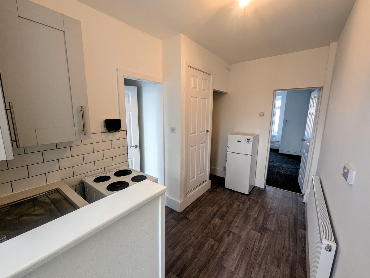 2 bedroom Flat To Let