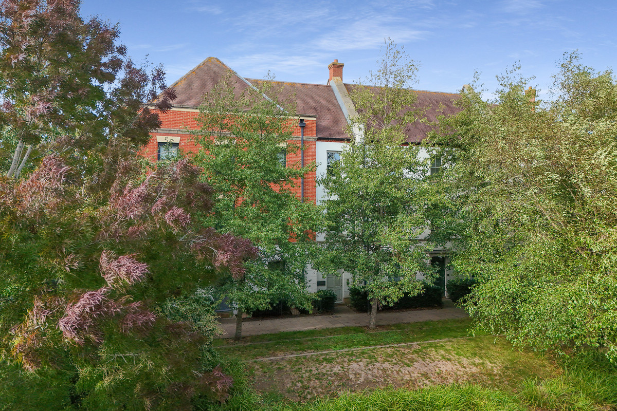 2 bedroom Apartment To Let