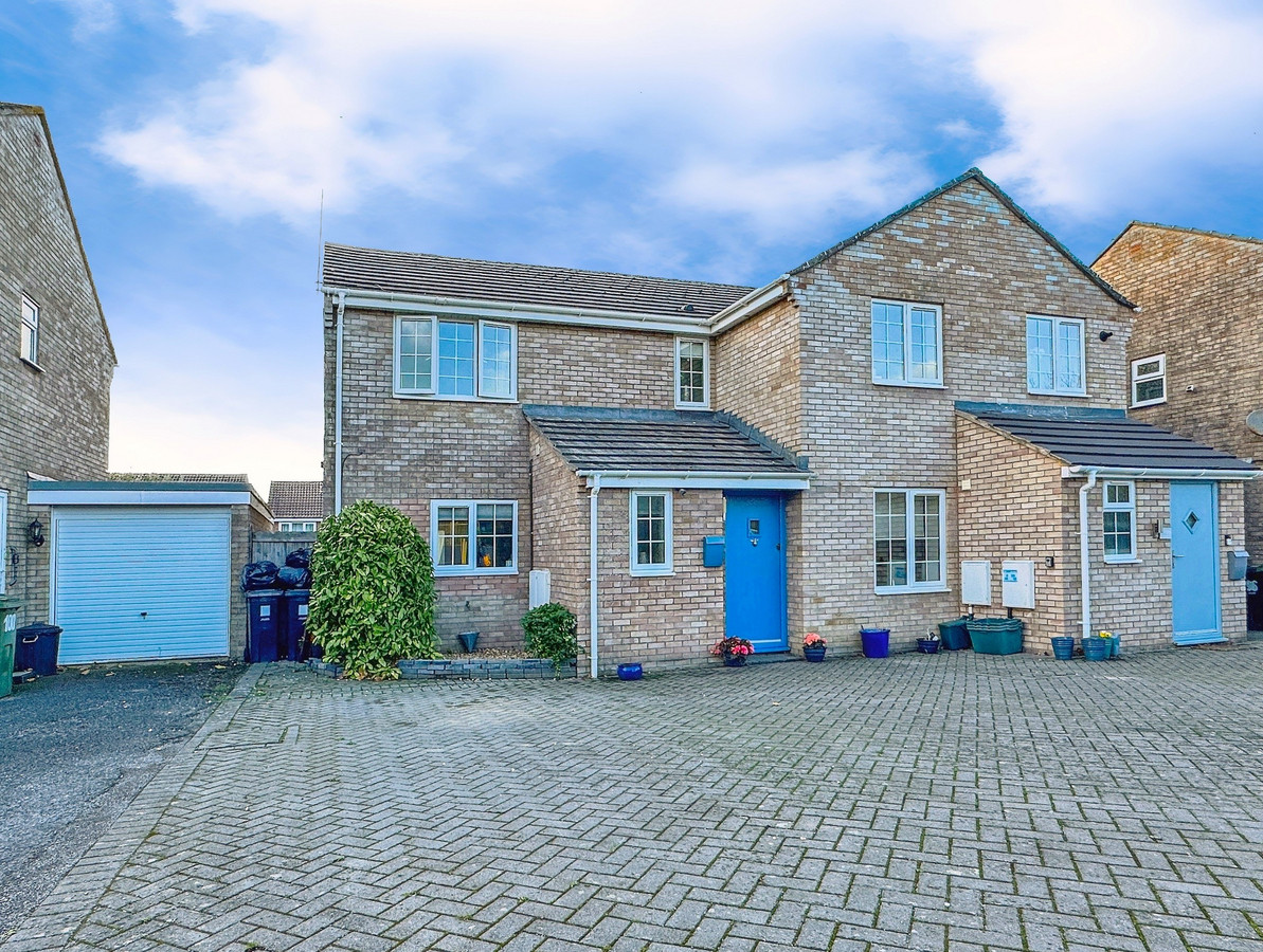 2 bedroom Semi-detached house To Let