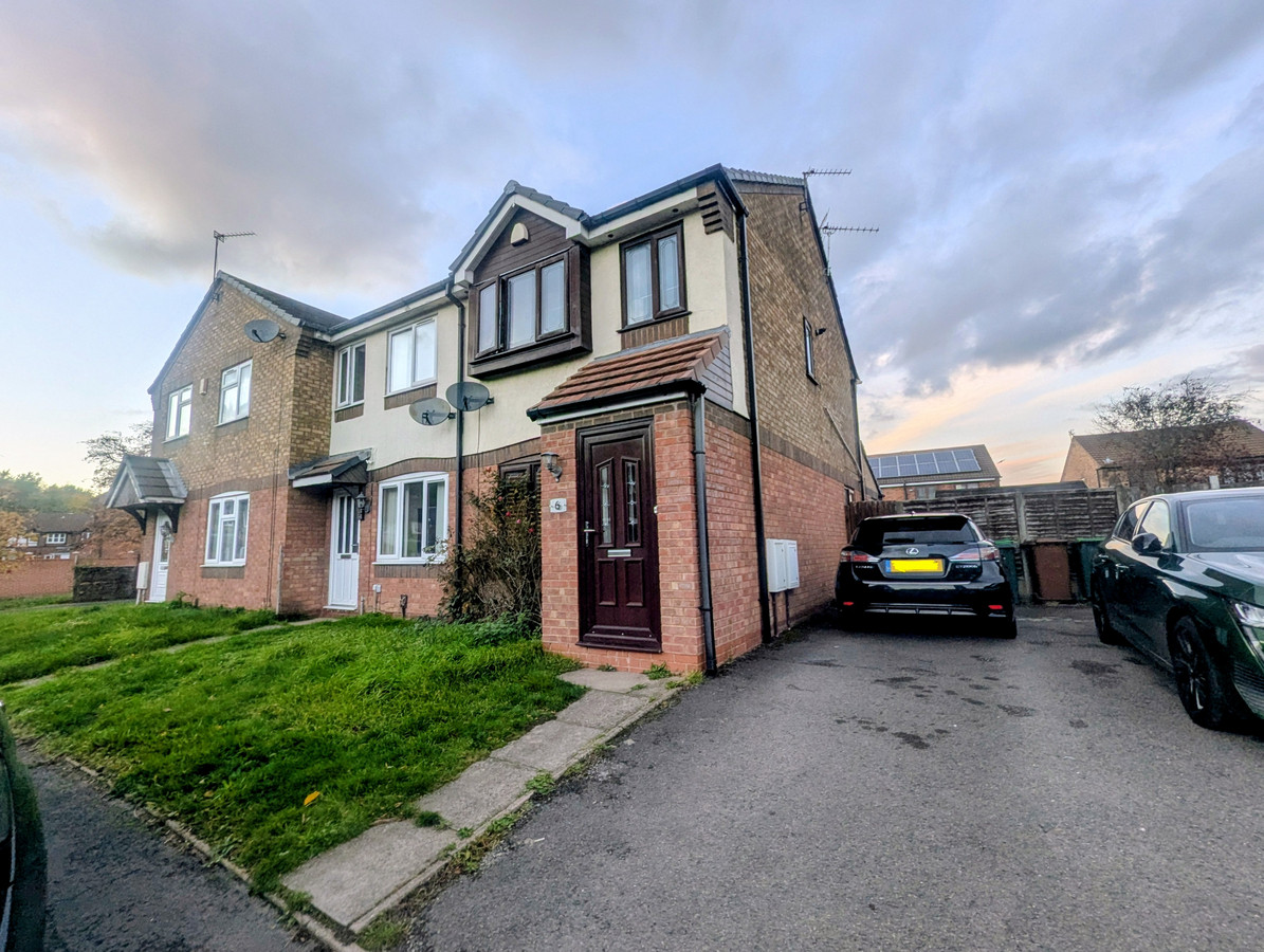 2 bedroom Semi-detached house To Let