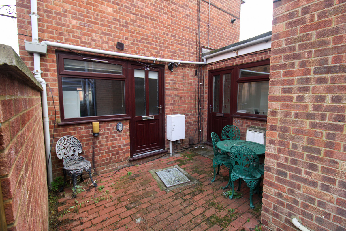 1 bedroom Apartment To Let