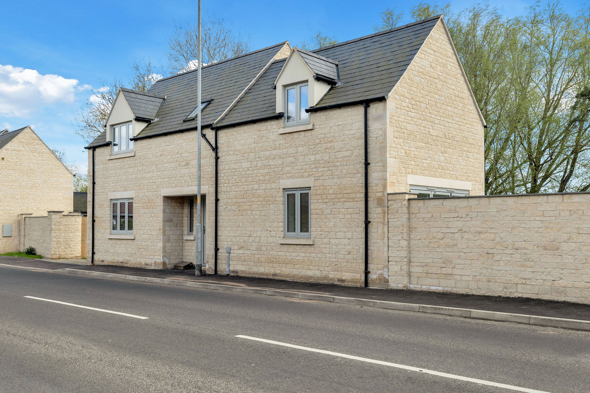 3 bedroom Stone House To Let