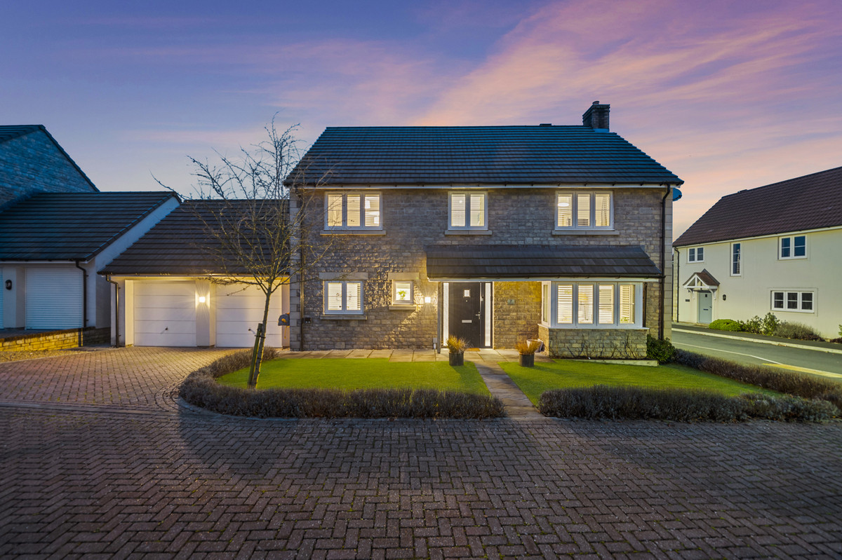 4 bedroom Detached house For Sale