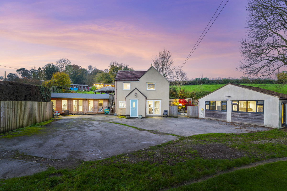 4 bedroom House (unspecified) For Sale