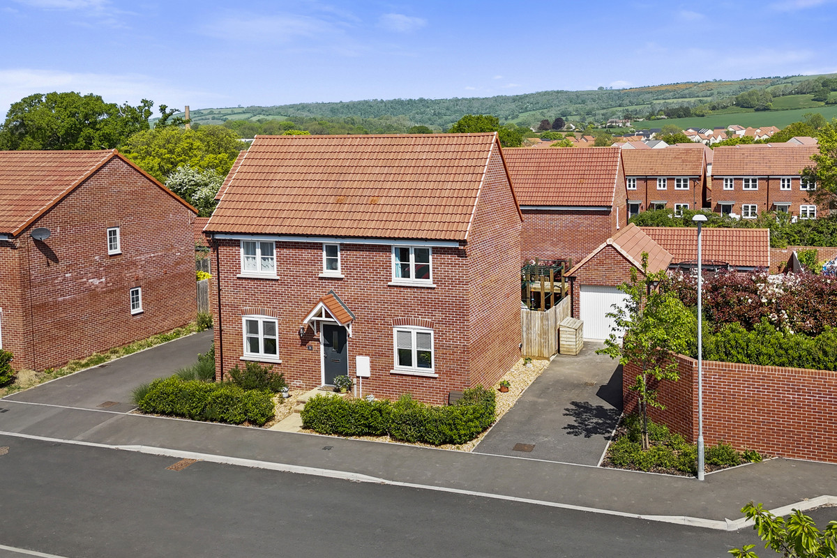 3 bedroom Detached house For Sale