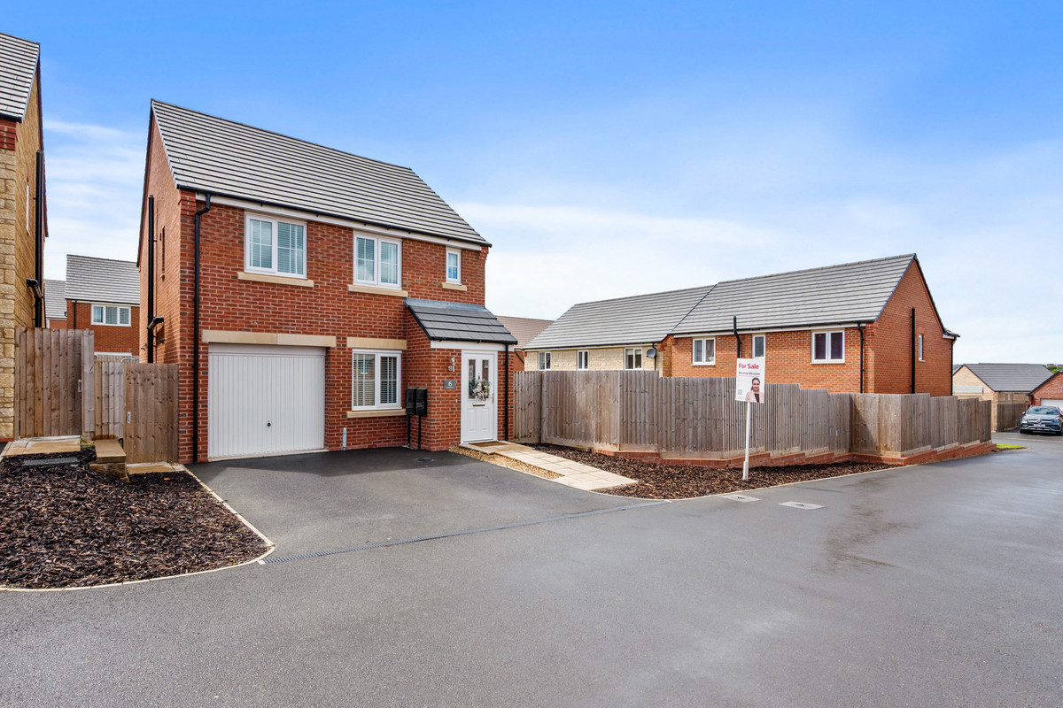 3 bedroom Detached house For Sale