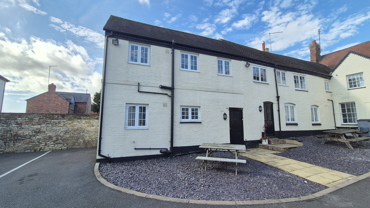 1 bedroom House (unspecified) For Sale