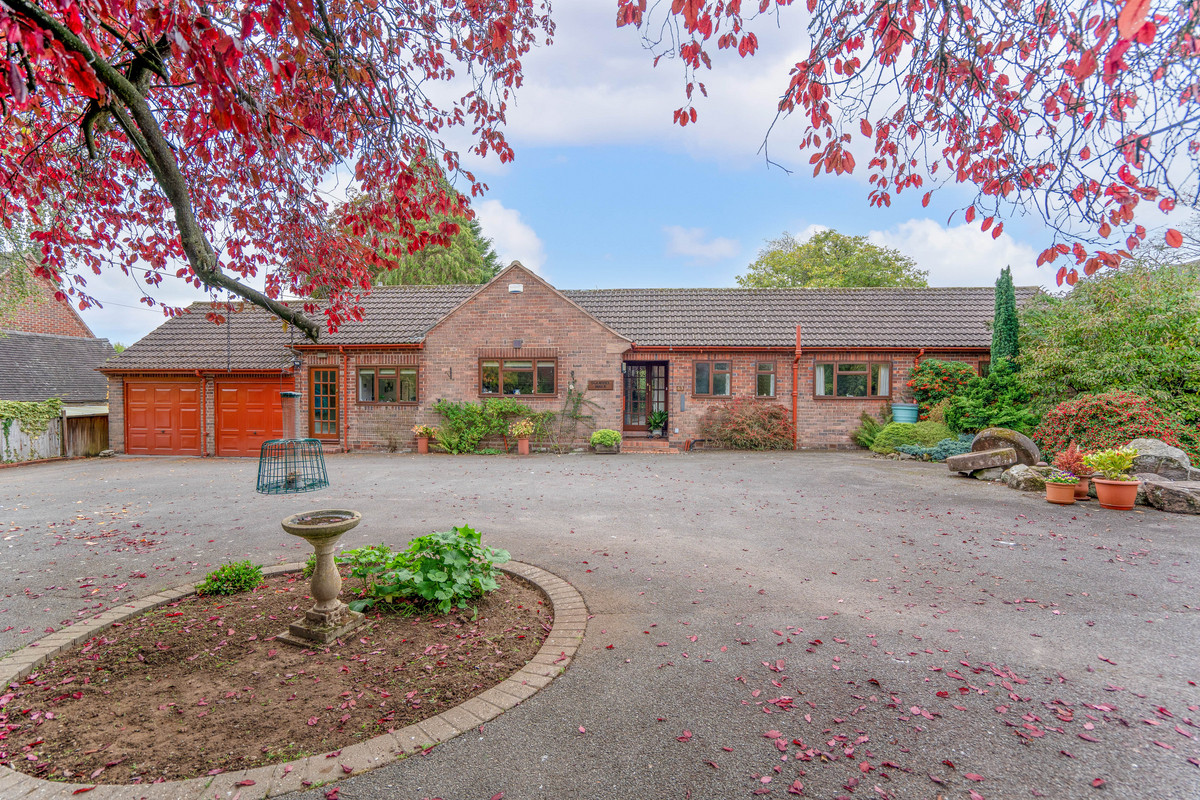 3 bedroom Detached house For Sale